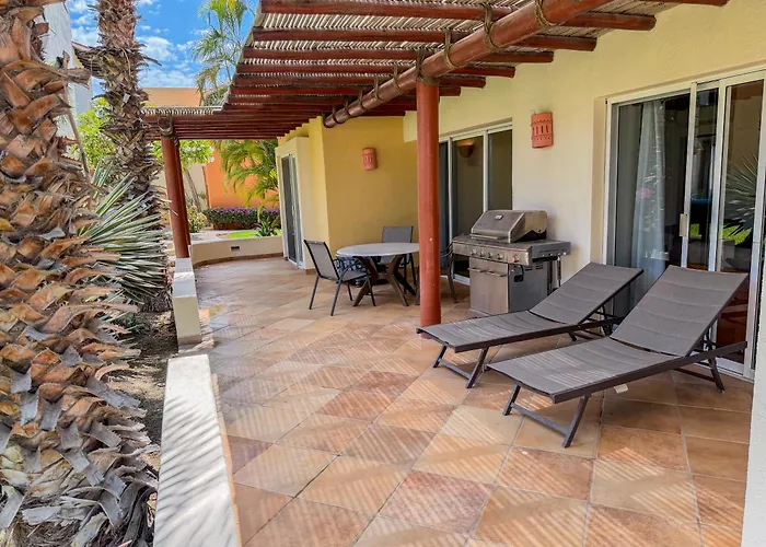 Quintas, Villa *